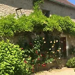 Authentique Grange Du Xveme Siecle Avec Jardin Et Animaux Admis - Fr-1-489-275 Holiday home Saint-Etienne-de-Vicq